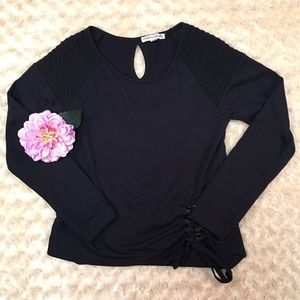 (L-16) Made For Me Blouse Black Keyhole